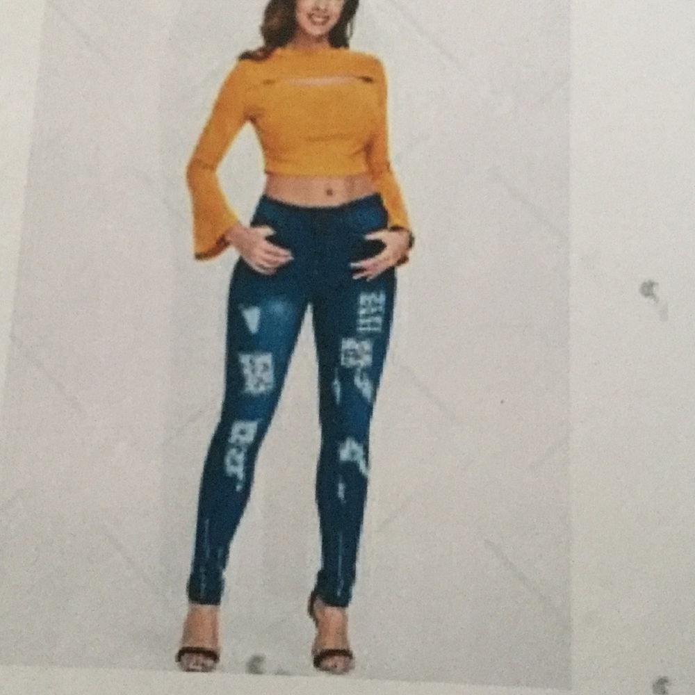 High Waisted Fitted Destroyed Jeans